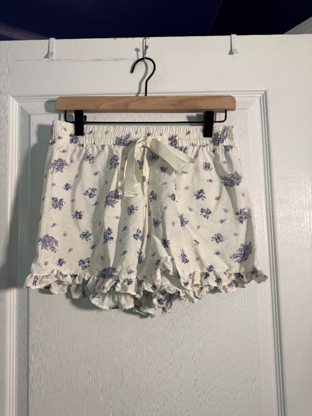 EUC - Threads of Luxx Lounge Shorts - White & Blue Floral - Size Medium